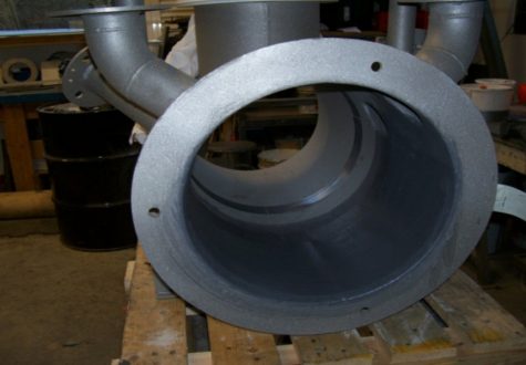 Une pièce de tuyauterie.