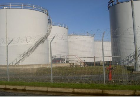 Un dépôt pétrolier.