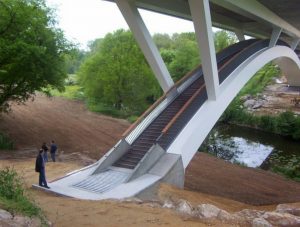 Nous pouvons monter en toute confiance sur cette escalier car il est traité avec un produit anti-dérapant Belzona.